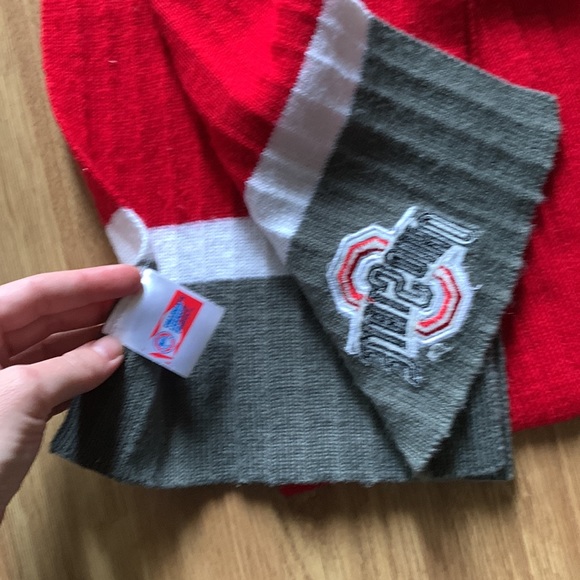 Unisex Ohio State University Fan Favorite Buckeye Woven Scarf - Picture 3 of 4